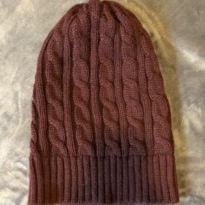 women’s maroon beanie